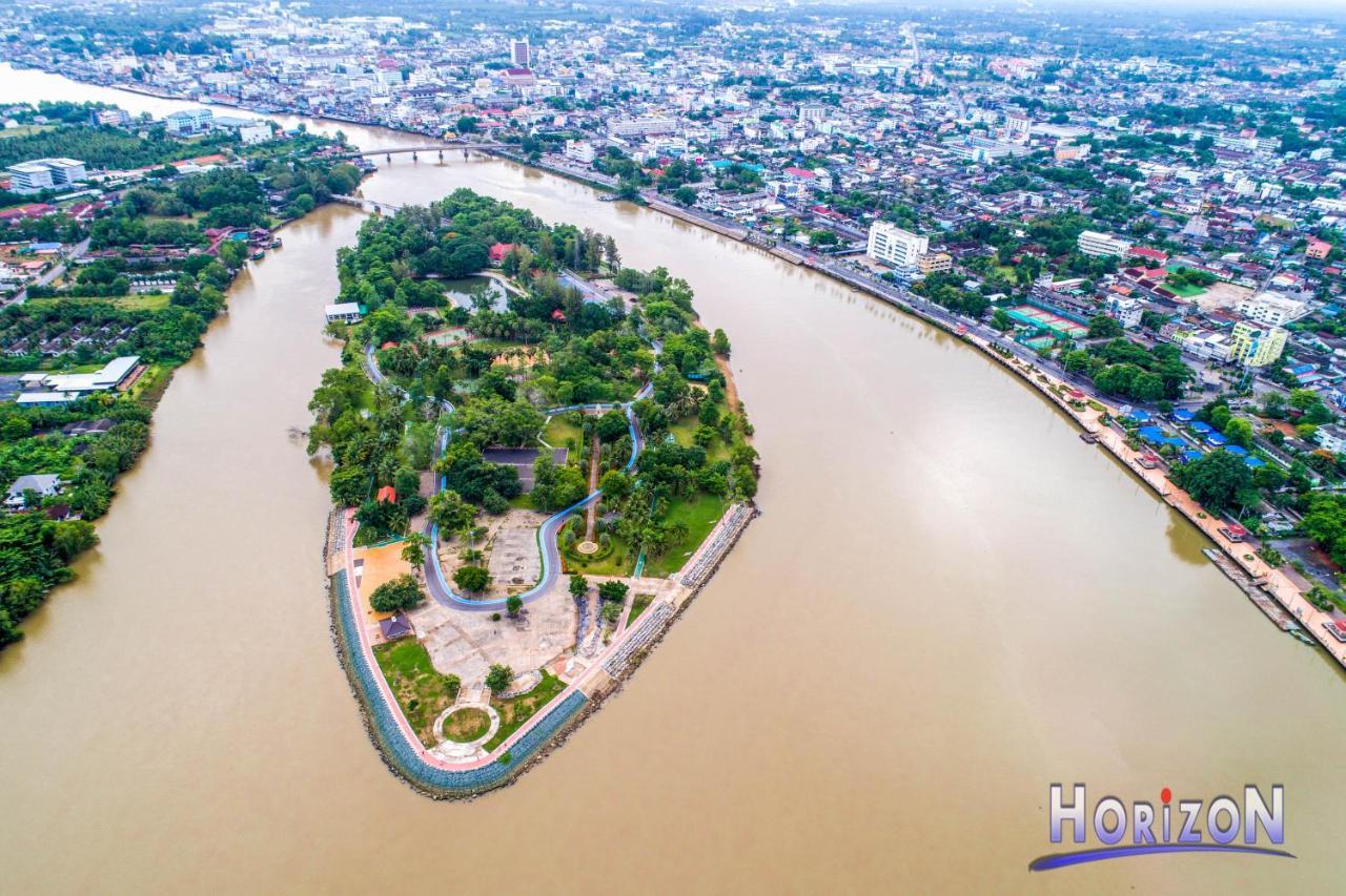 Horizon Hotel Surat Thani Buitenkant foto
